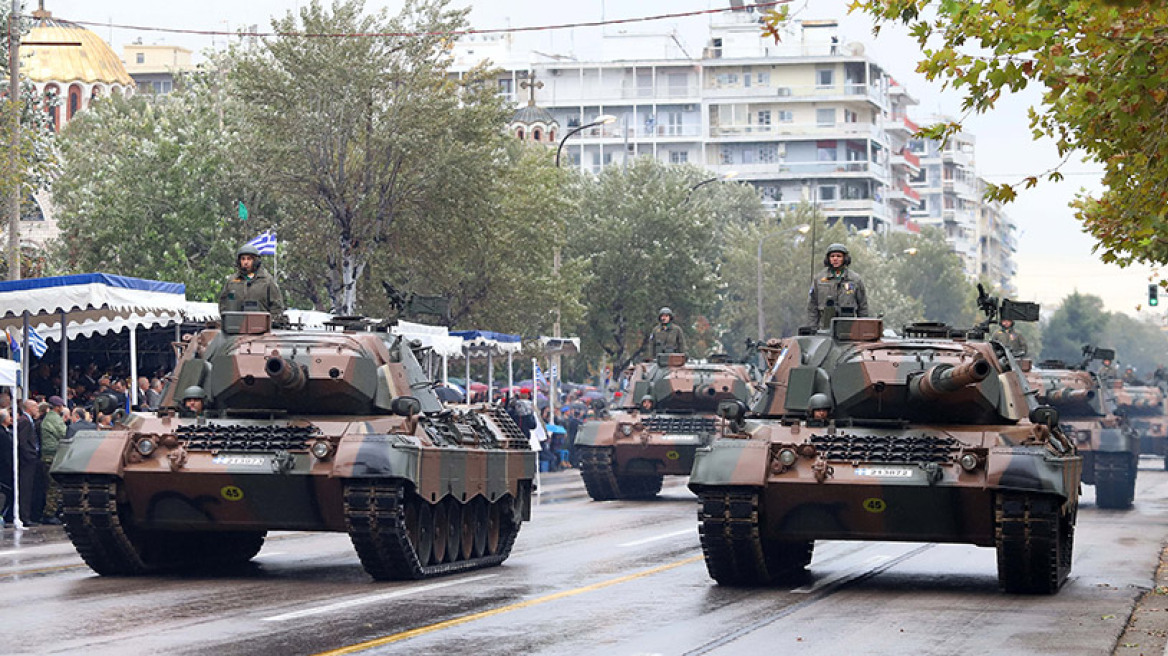 Θεσσαλονίκη: Μεγαλειώδης η στρατιωτική παρέλαση - Εντυπωσίασαν τα άρματα μάχης