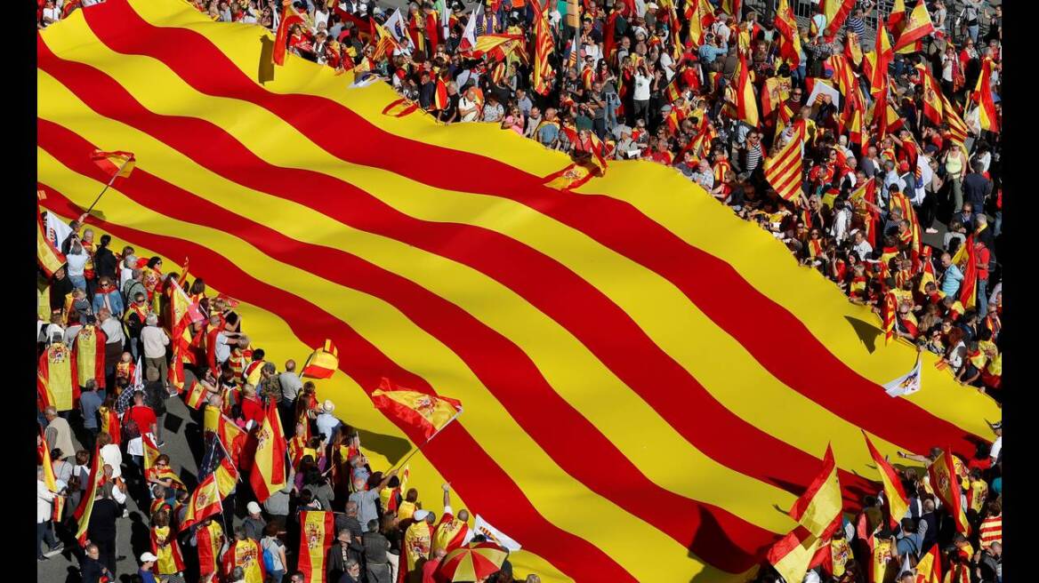 «Ο Πουτζδεμόντ στη φυλακή»: Χιλιάδες διαδηλωτές ζήτησαν την παραμονή της Καταλονίας στην Ισπανία