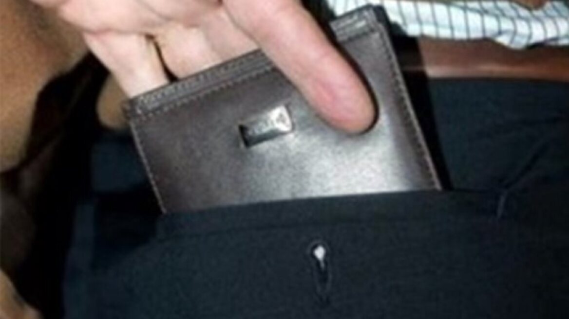Αμερικανός έκλεψε πορτοφόλι από το δικαστήριο για να πληρώσει το πρόστιμο που του επέβαλαν