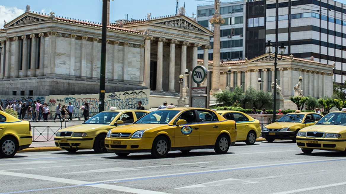 «Πόλεμος» Σπίρτζη με τις εταιρείες διαμεσολάβησης ταξί - Τι αλλάζει ο νέος νόμος