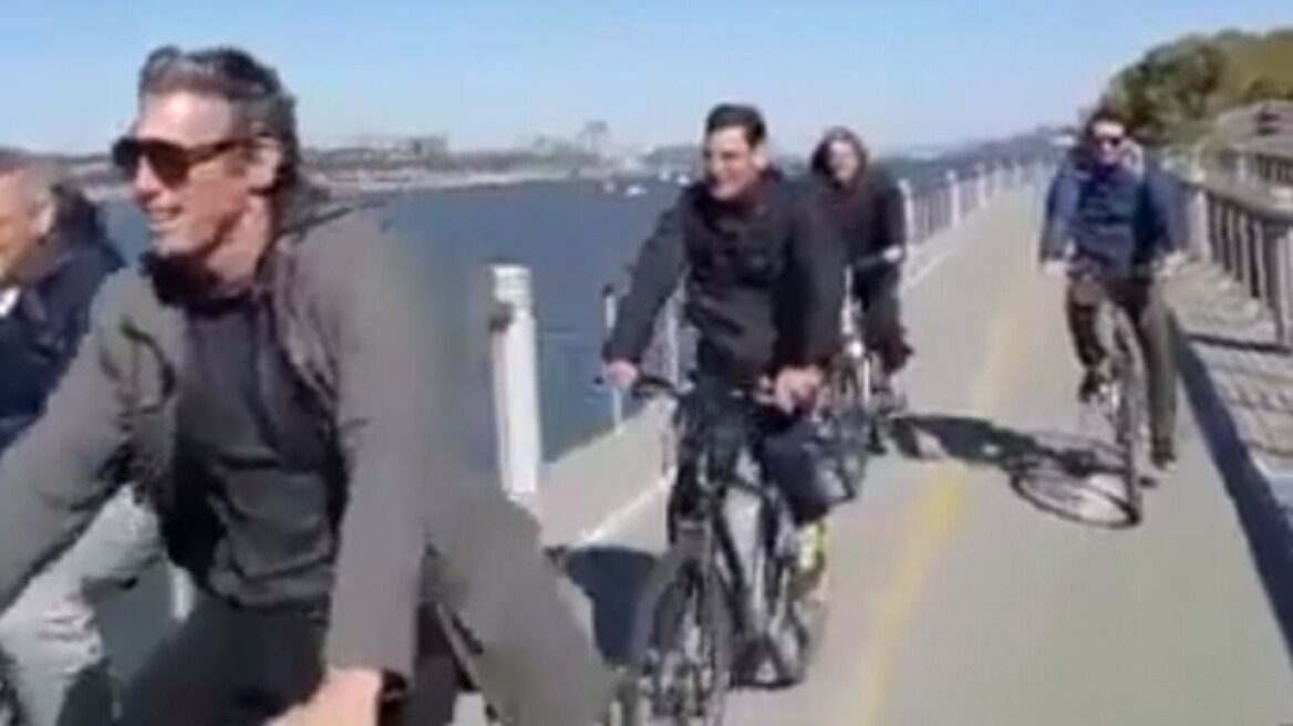 Βίντεο: Οι πέντε Αργεντίνοι κάνουν αμέριμνοι ποδήλατο λίγο πριν τους σαρώσει ο τρομοκράτης του Μανχάταν