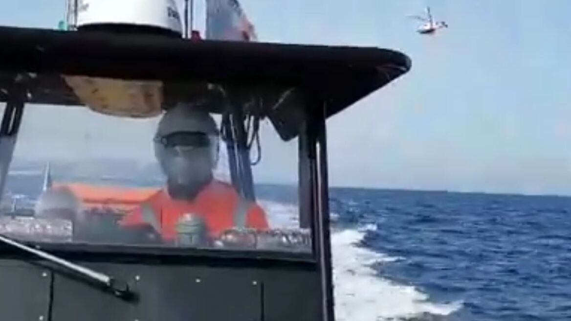 Βίντεο: Το τουρκικό ελικόπτερο πετά πάνω από τα Ίμια