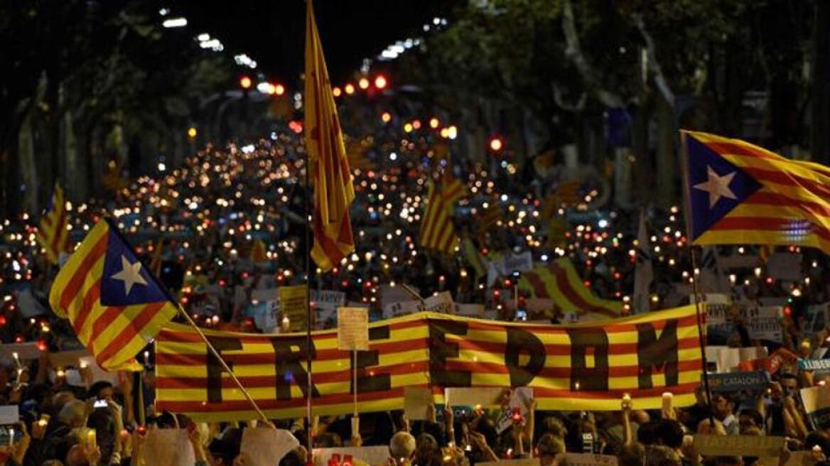 Δημοσκόπηση στην Καταλονία δείχνει νίκη των κομμάτων ανεξαρτησίας