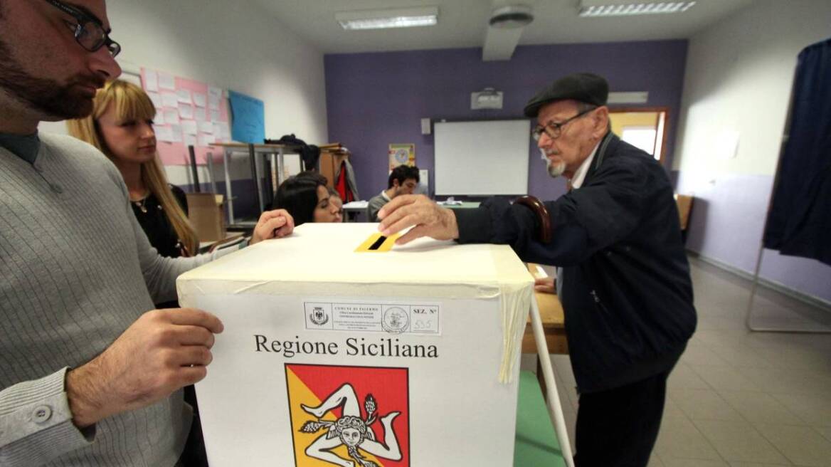 Ο Σίλβιο Μπερλουσκόνι επιστρέφει στην πολιτική μέσω Σικελίας 