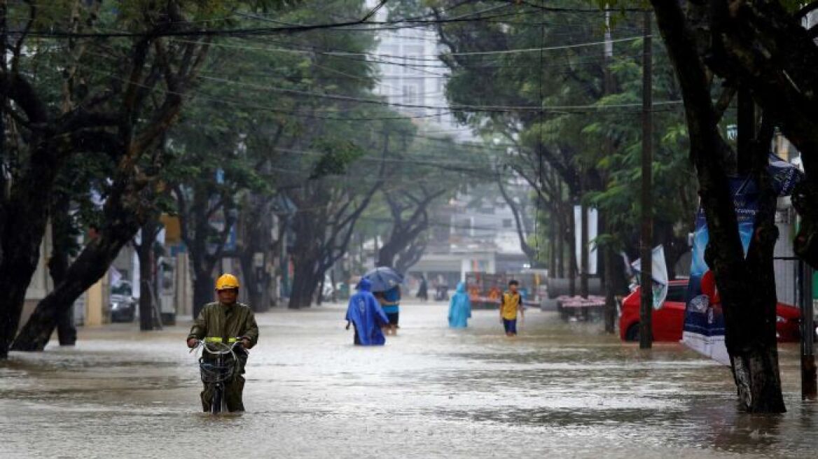 Βιετνάμ: Πάνω από 69 νεκροί και 100.000 σπίτια κατεστραμμένα από τον τυφώνα Ντάμρεϊ