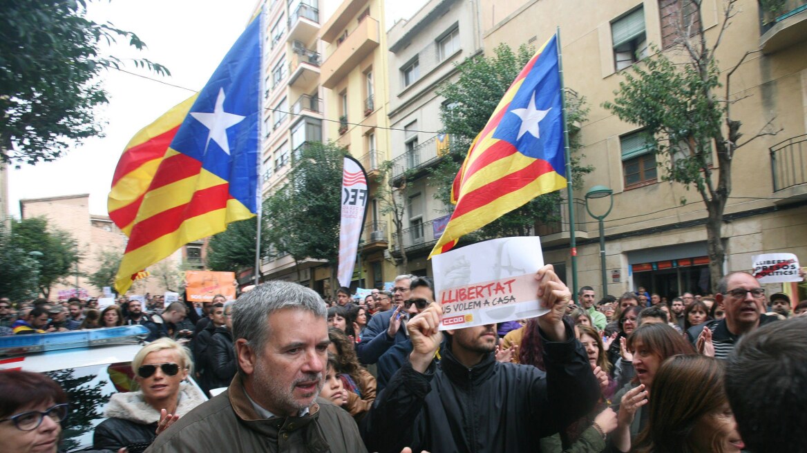 Καταλονία: Χιλιάδες διαδηλωτές φώναξαν «θα συνεχίσουμε τον αγώνα, ελευθερία»