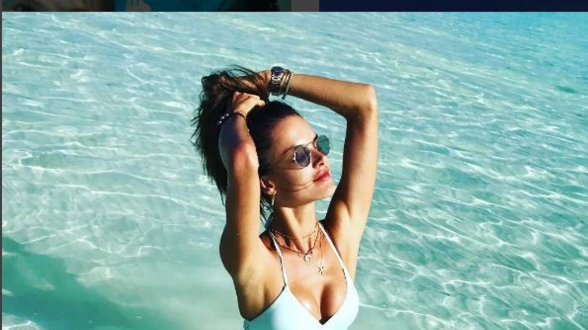 Η Alessandra Ambrosio λατρεύει τη θάλασσα και τα σέξι μπικίνι 
