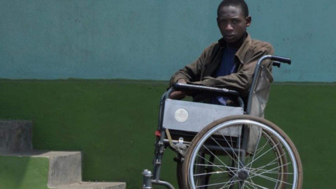 Από την Τανζανία στο νοσοκομείο της Πάτρας: Το μακρύ ταξίδι ενός 15χρονου ορφανού που έχασε τα πόδια του σε φωτιά 