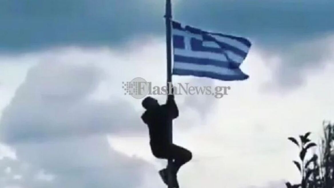 Κρήτη: Γέμισαν σημαίες το σχολείο που τιμωρήθηκε ο μαθητής για την γαλανόλευκη 