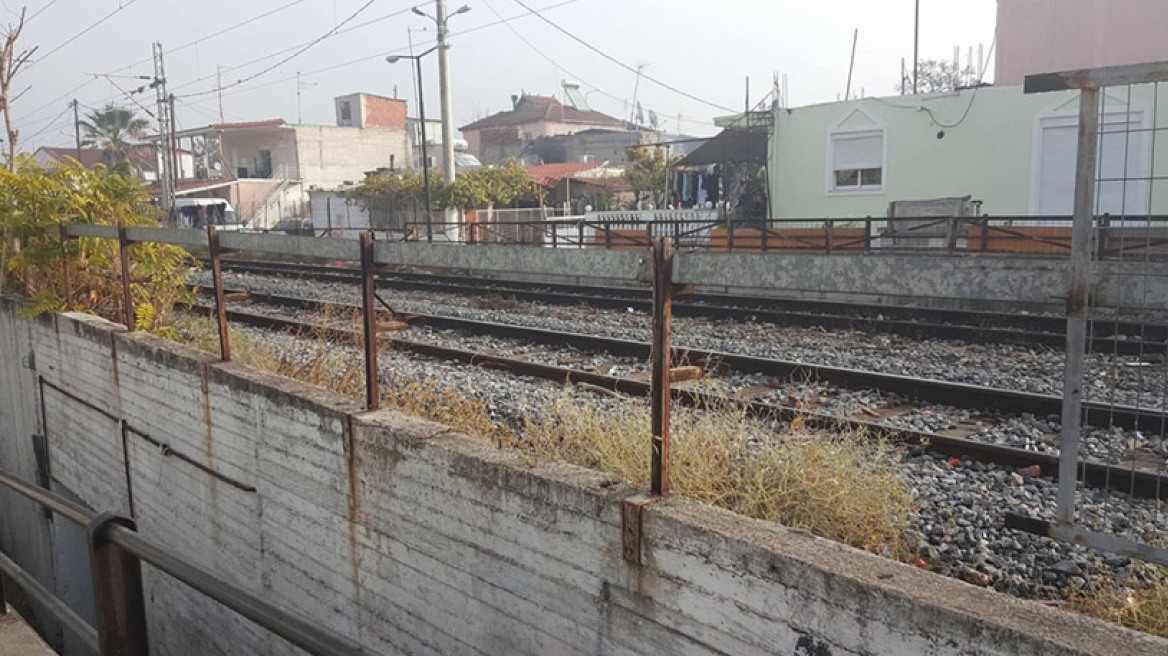 Λάρισα: Αυτοψία στο σημείο που ο 12χρονος παρασύρθηκε από τρένο 