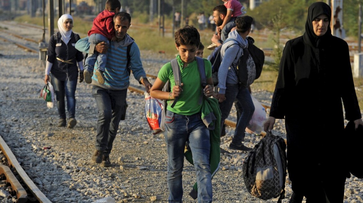 FAZ: «Μετανάστες εγκαταλείπουν οικειοθελώς την Ελλάδα»