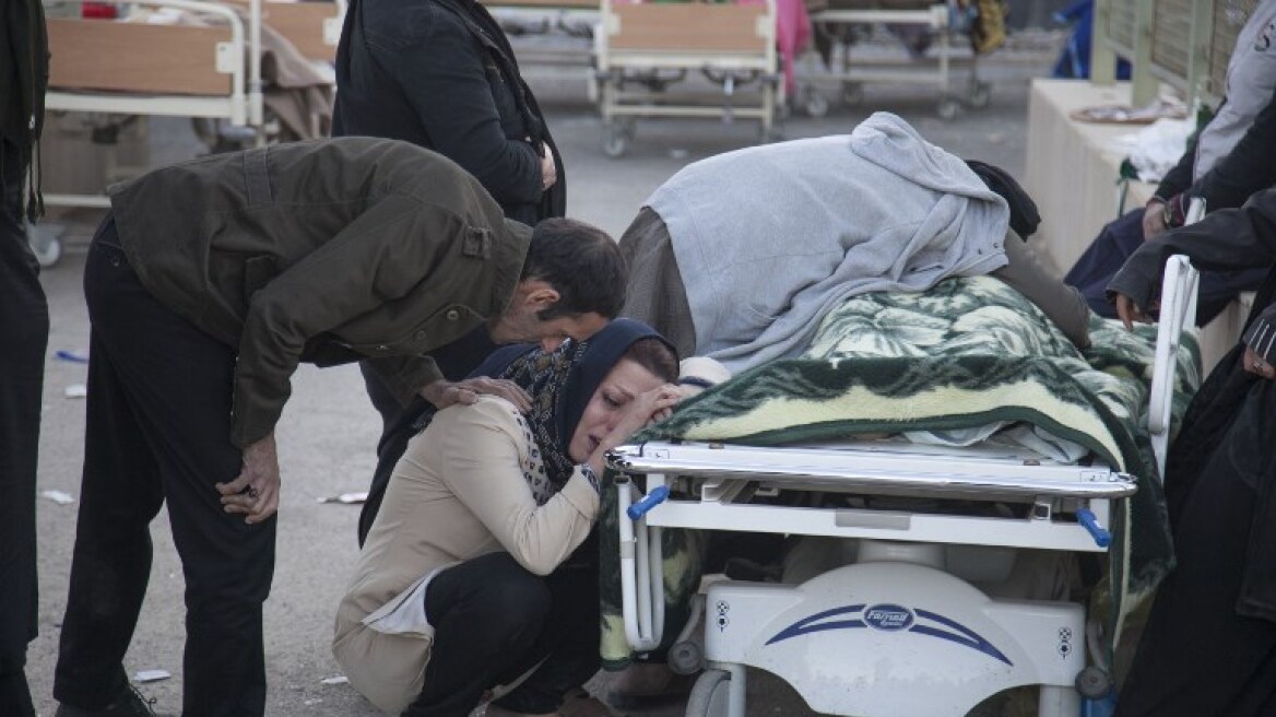Ανείπωτος θρήνος στο Ιράν: Στους 415 οι νεκροί από τον σεισμό των 7,3 Ρίχτερ