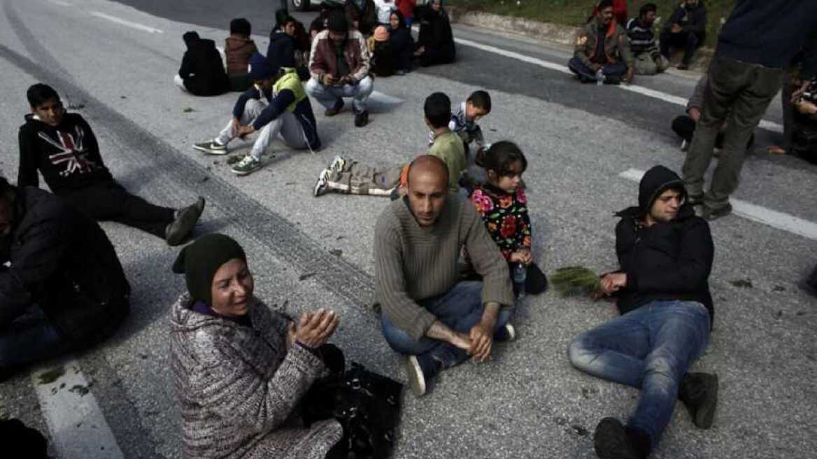 Θεσσαλονίκη: Έληξαν την καθιστική διαμαρτυρία τους οι πρόσφυγες