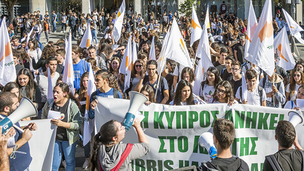 Λευκωσία: Αντί να γιορτάζουν ένα παράνομο κράτος οι τουρκοκύπριοι, ας επιστρέψουν στις συνομιλίες