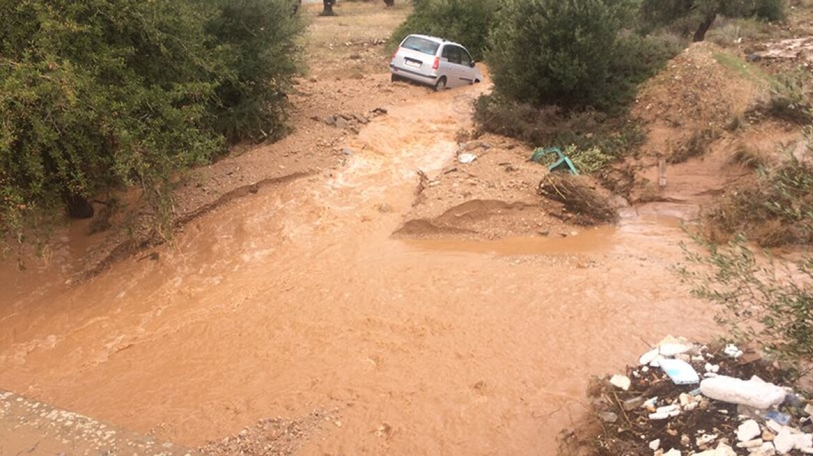 Three dead in Mandra floods. Live video streaming from flooded region (photos-video)