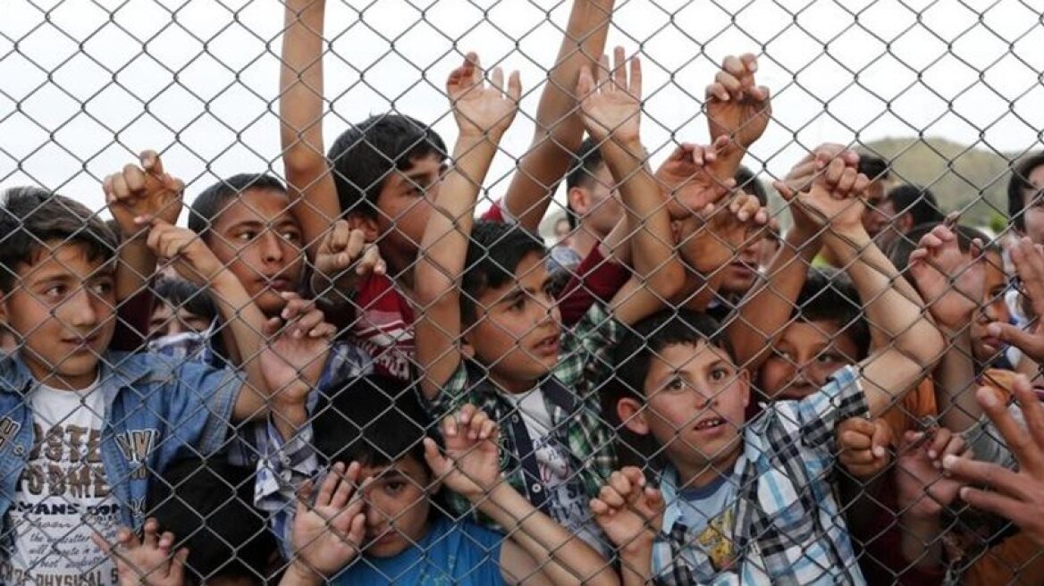 At least 19,000 refugee and migrant minors "trapped" in hotspots in Greece