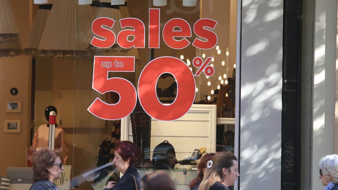 ΕΣΕΕ: Ένα στα δύο καταστήματα είχε μικρότερες πωλήσεις στις φετινές ενδιάμεσες εκπτώσεις