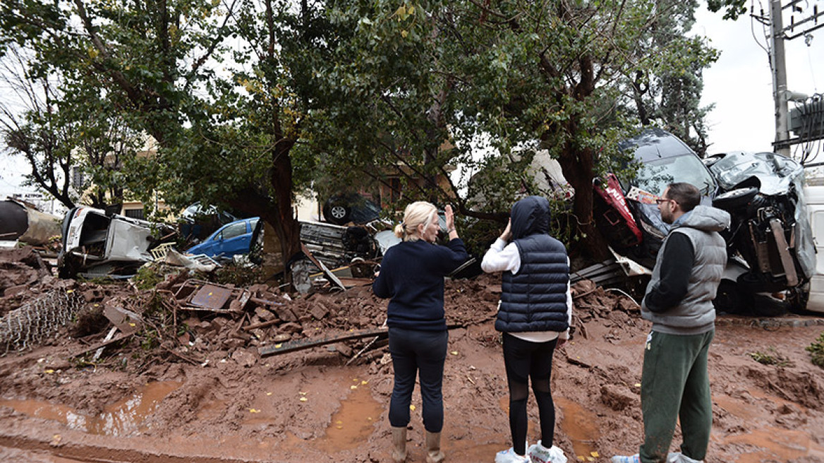 Φονικές πλημμύρες στη Μάνδρα: 500 σπίτια και καταστήματα καταστράφηκαν!