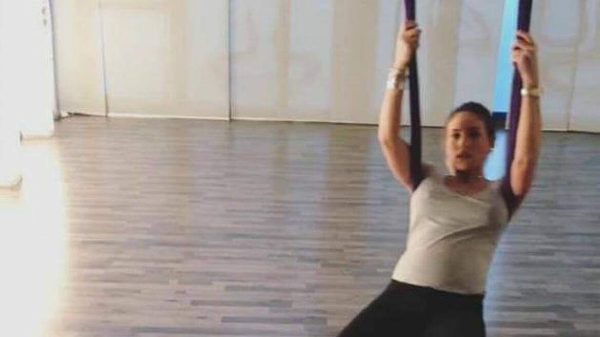 Αθηνά Οικονομάκου: Κάνει aerial yoga για έγκυες