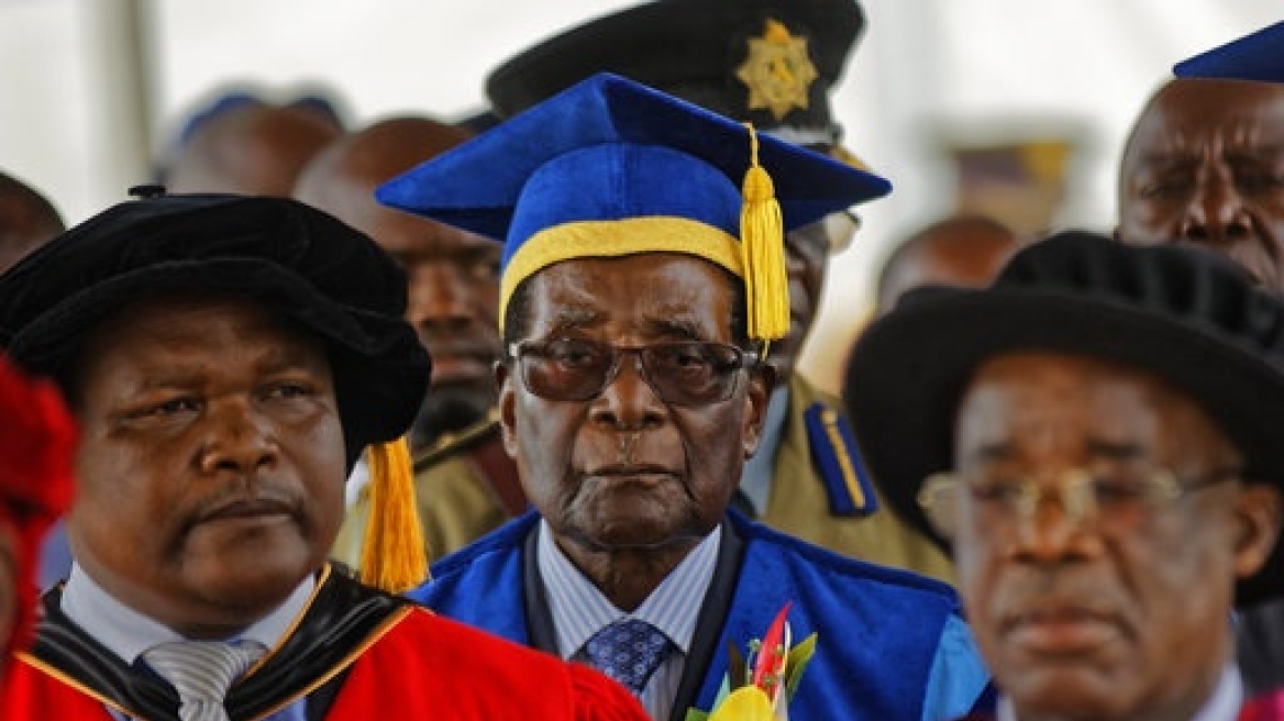 Πρώτη δημόσια εμφάνιση Μουγκάμπε μετά το στρατιωτικό πραξικόπημα