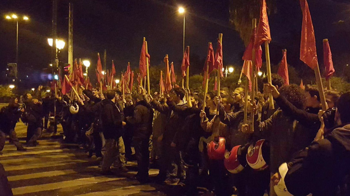 Πολυτεχνείο: Ειρηνική πορεία από 11.000 διαδηλωτές σε Αθήνα-«φρούριο»