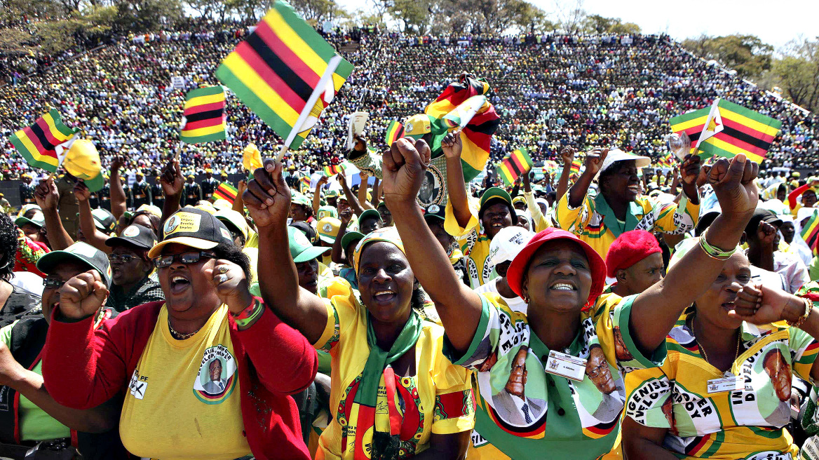 Ζιμπάμπουε: Χιλιάδες πολίτες γιορτάζουν την πτώση του Μουγκάμπε