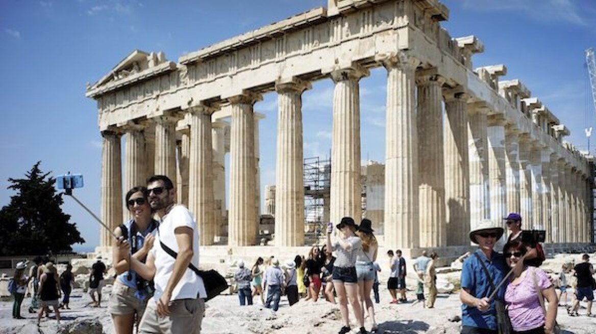 The Greek regions that performed well and bad in tourism