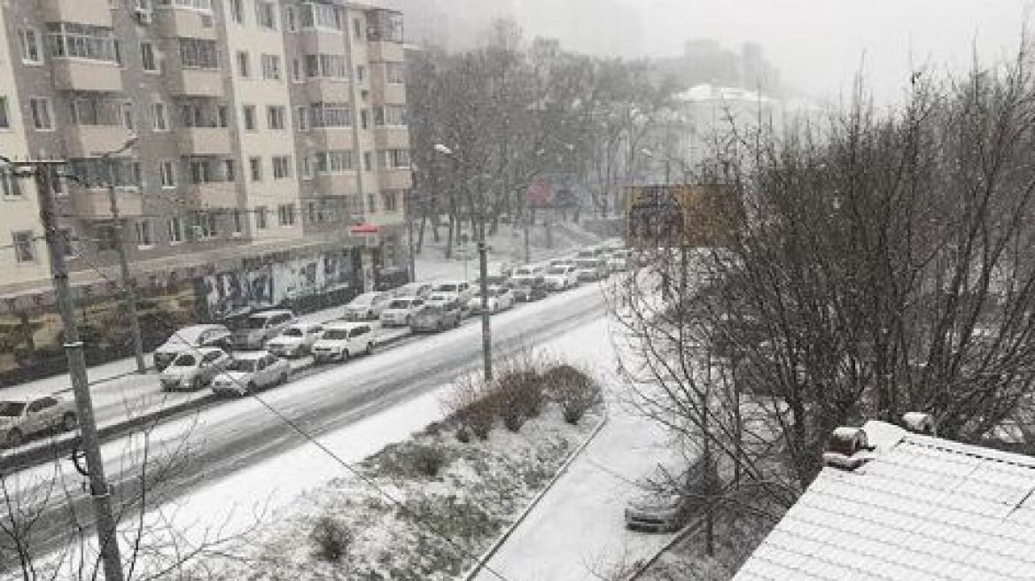 Απίστευτα βίντεο: Πάνω από 250 τροχαία στο Βλαδιβοστόκ από την σφοδρή χιονόπτωση