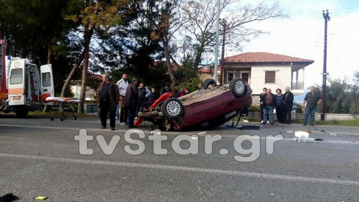 Αυτοκίνητο «τούμπαρε» στα Καμένα Βούρλα - Στο νοσοκομείο ο οδηγός