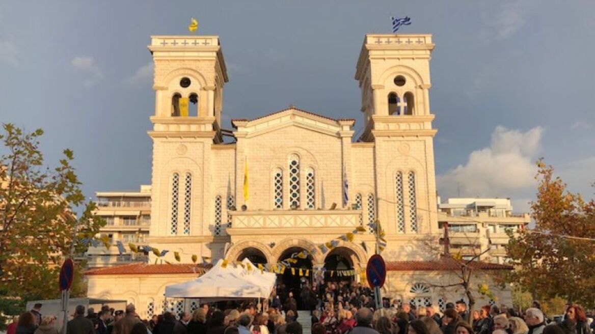 Πλήθος πιστών υποδέχτηκε την Τίμια Κάρα του Αγίου Ραφαήλ στη Θεσσαλονίκη