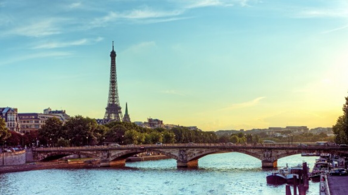 Το Παρίσι γεμίζει με ψύκτες δωρεάν ανθρακούχου νερού