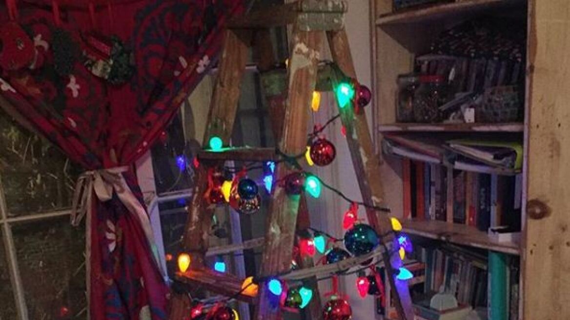 Χριστουγεννιάτικο δέντρο: «Στολίστε την σκάλα σας», η νέα τάση στην Νέα Υόρκη!
