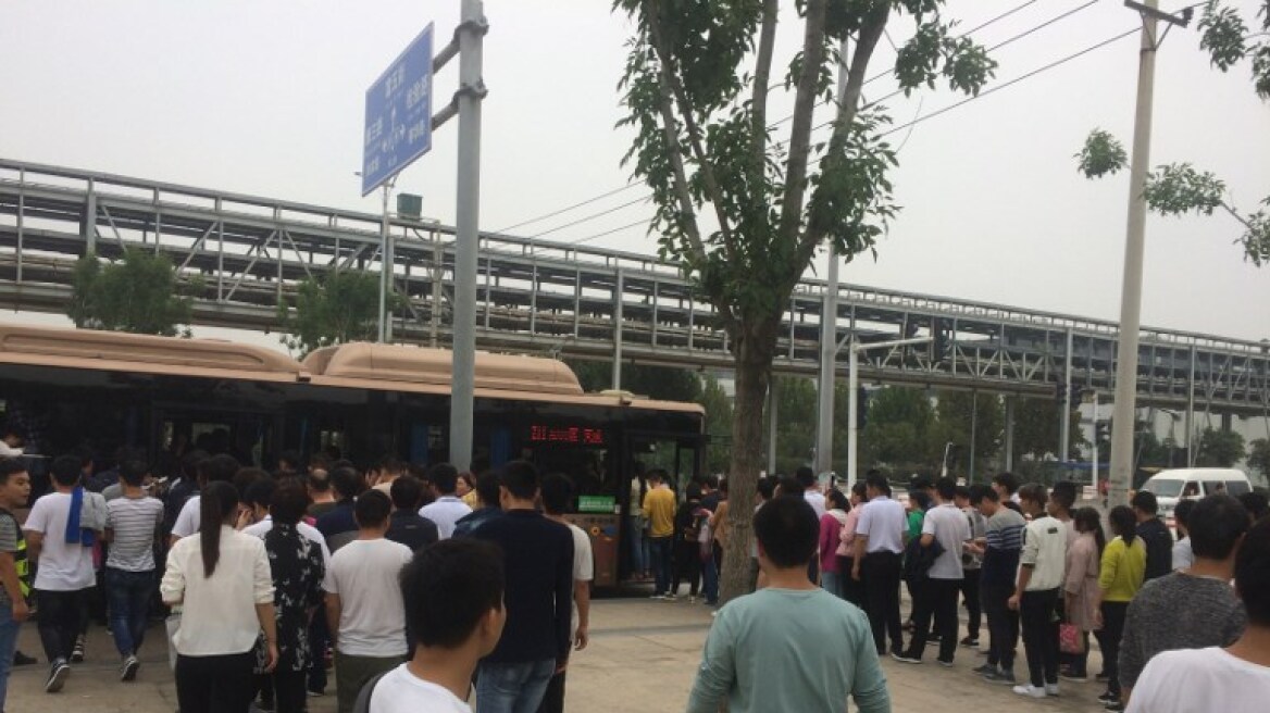 Μαθητές δουλεύουν 11ωρα στην Κίνα για τη συναρμολόγηση του iPhone X της Apple!