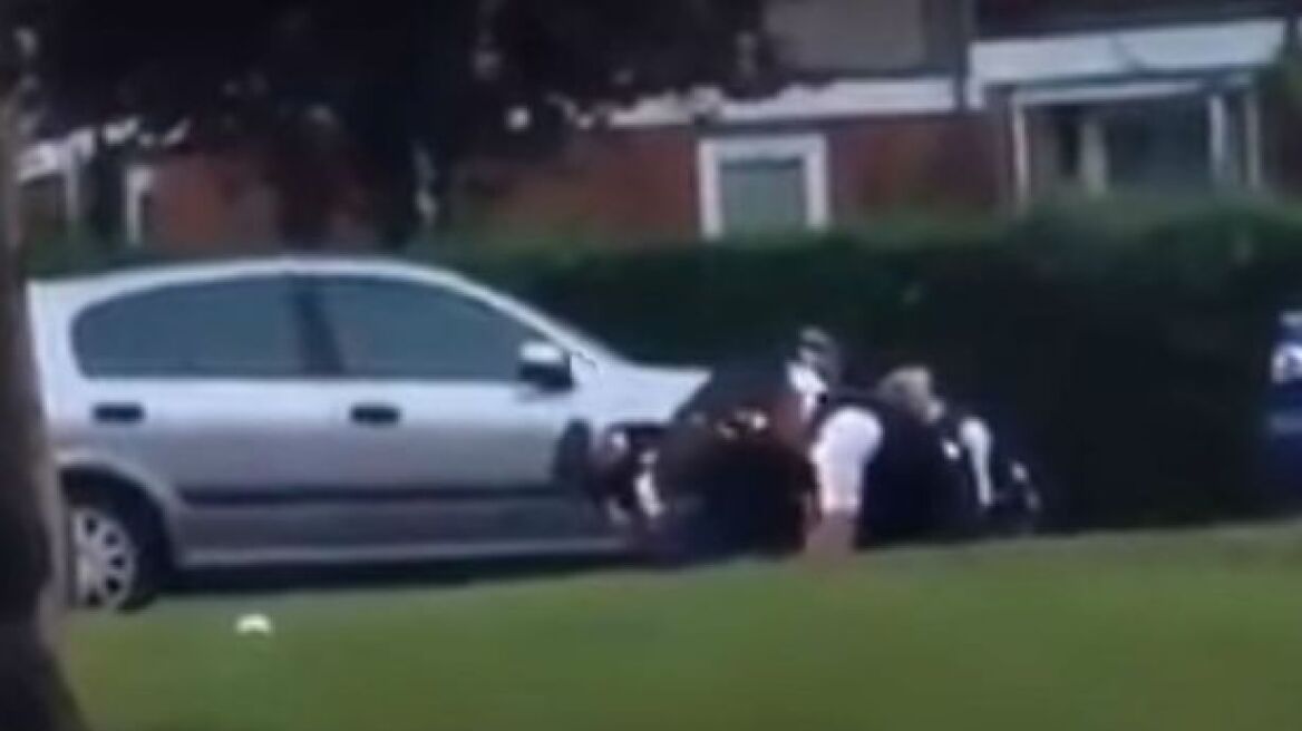 Βίντεο: Αστυνομικός χτυπά 25 φορές μποξέρ πεσμένο στο έδαφος για να τον συλλάβει