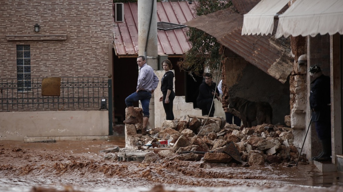Αυτοψίες στη Δυτική Αττική: 1512 κτίρια έχουν υποστεί ζημιές από τις πλημμύρες