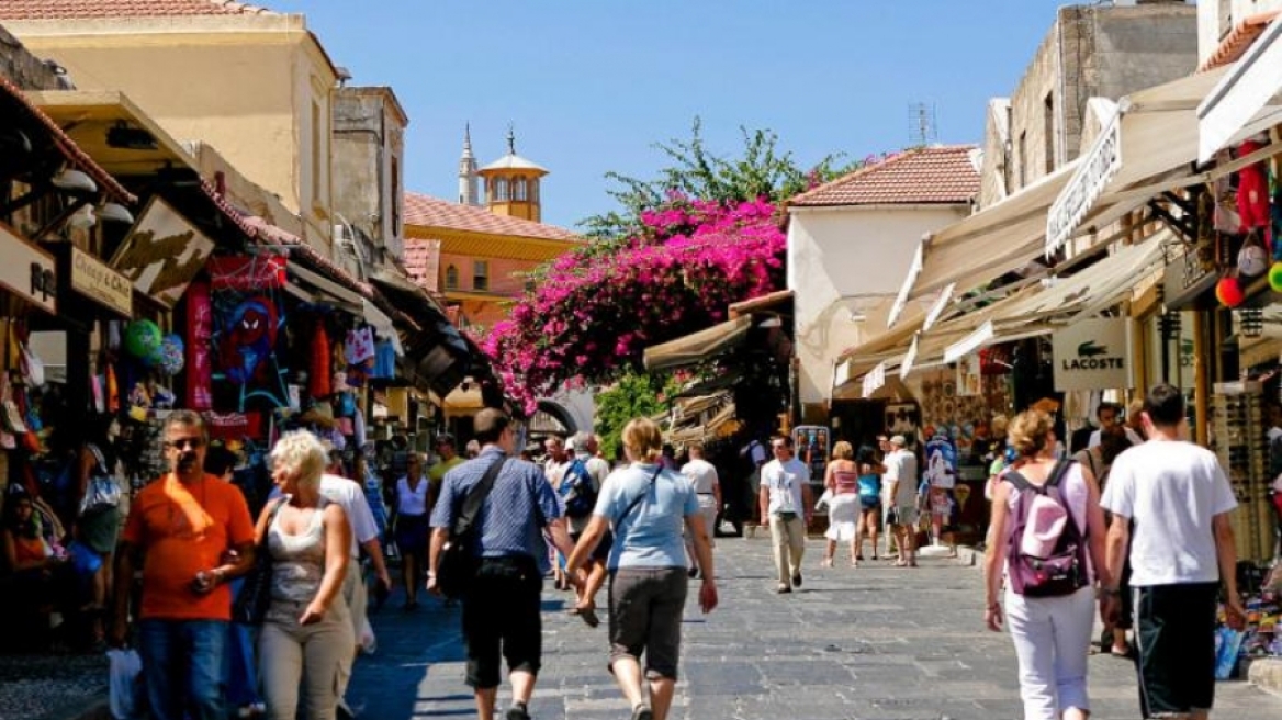 Σχεδόν δύο εκατομμύρια οι Γάλλοι τουρίστες στην Ελλάδα το 2017