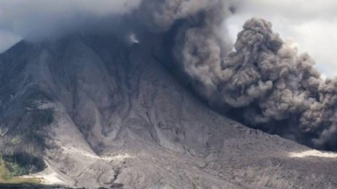 Δεκάδες πτήσεις ακυρώθηκαν στο Μπαλί εξαιτίας του ηφαιστείου Αγκούνγκ	
