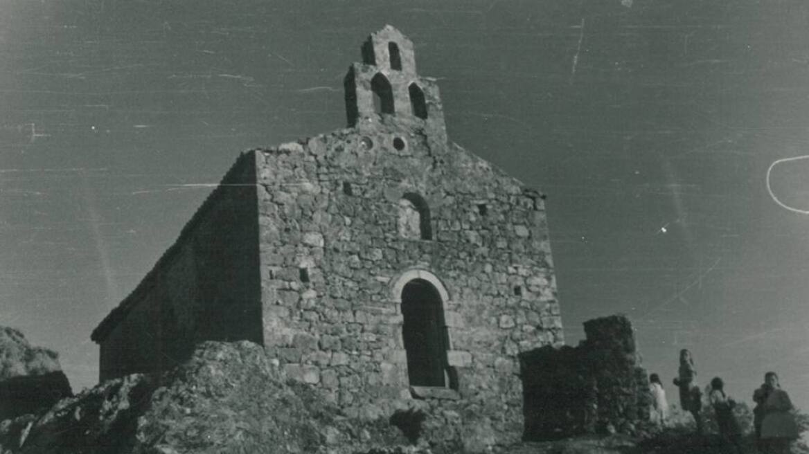 Ξαναχτίζει την ελληνορθόδοξη εκκλησία που κατεδάφισε στη Χειμάρρα ο Ράμα 