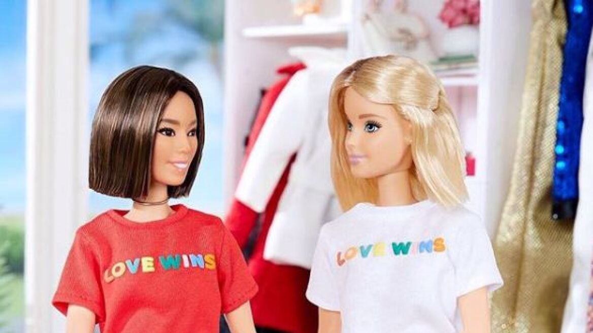 H Barbie στηρίζει την LGBT κοινότητα: Φορά μπλουζάκι "Love Wins"