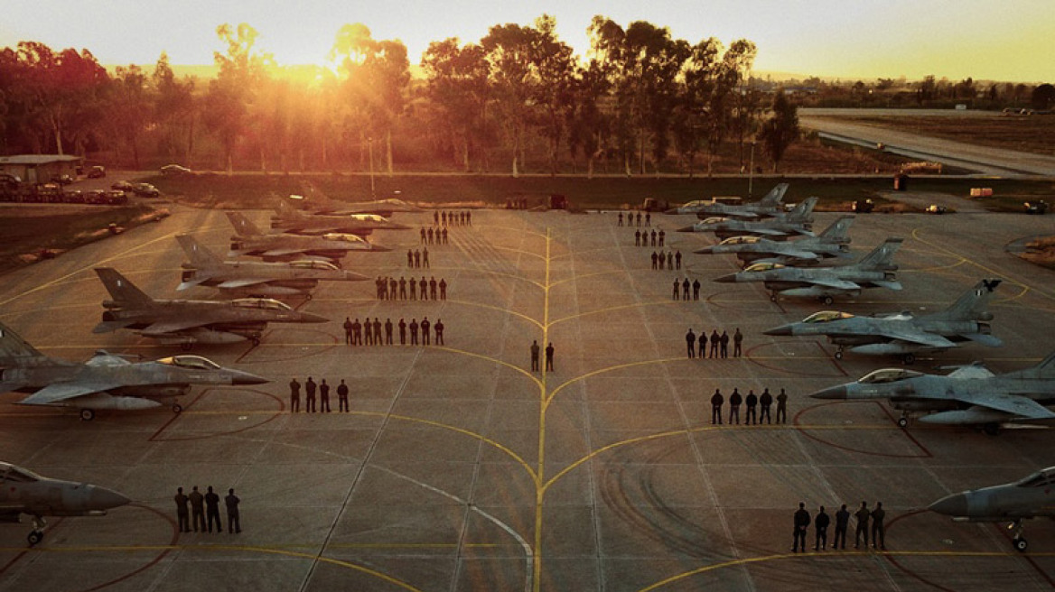 The 32 Greek “Top Gun” pilots! (PHOTOS)