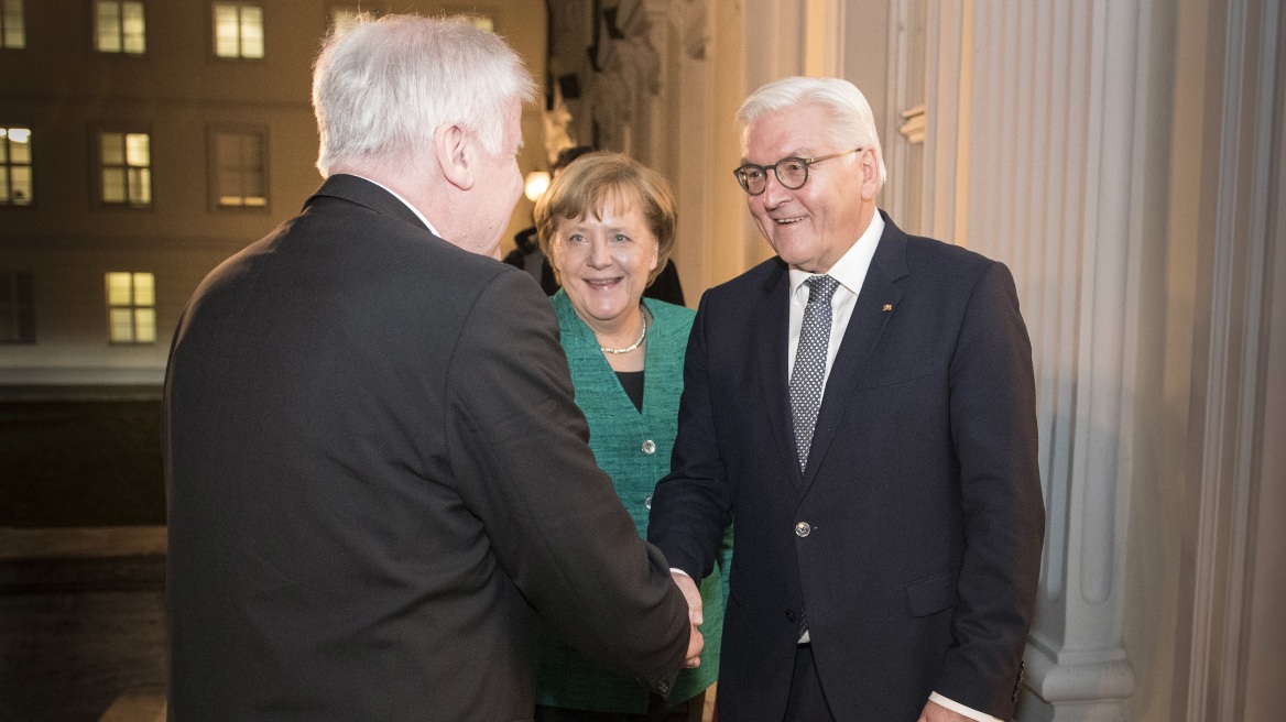 Βερολίνο: Ολοκληρώθηκε χωρίς δηλώσεις η κρίσιμη συνάντηση Μέρκελ, Σουλτς, Ζεεχόφερ για τη συγκρότηση κυβέρνησης