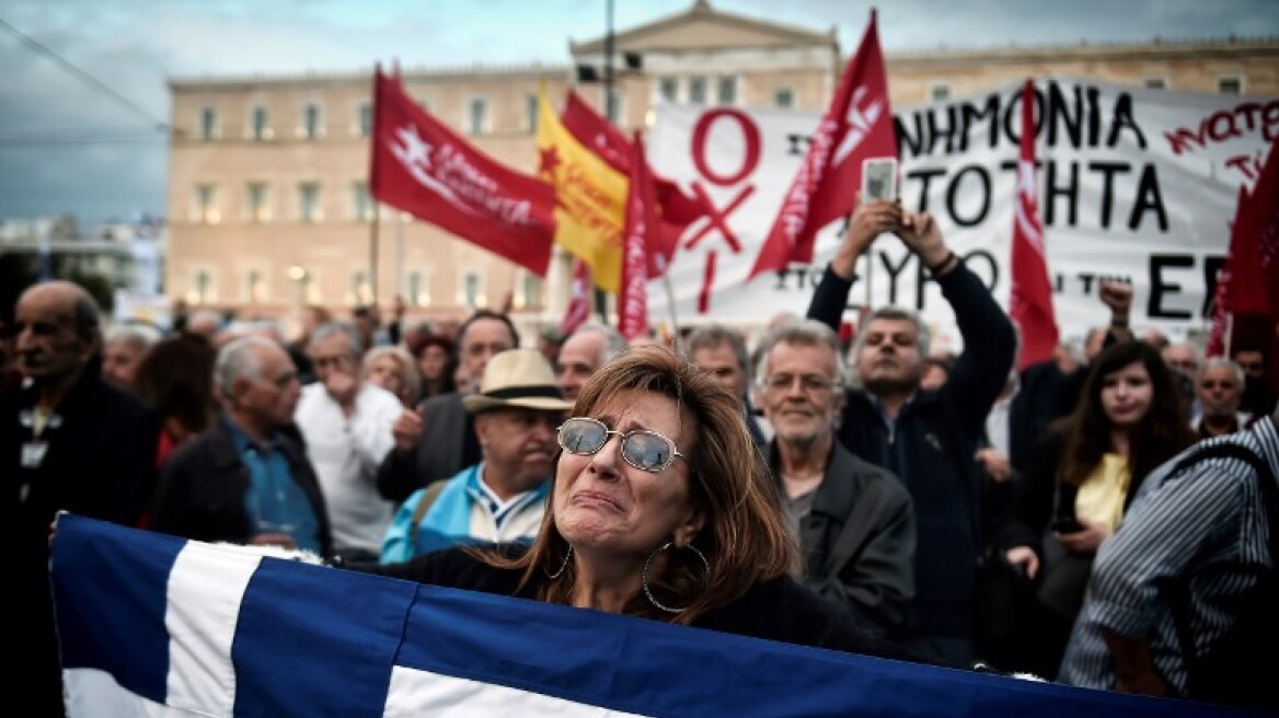 «Μαύρα» τα βλέπουν οι Έλληνες: 6 στους 10 περιμένουν τα πράγματα να γίνουν χειρότερα