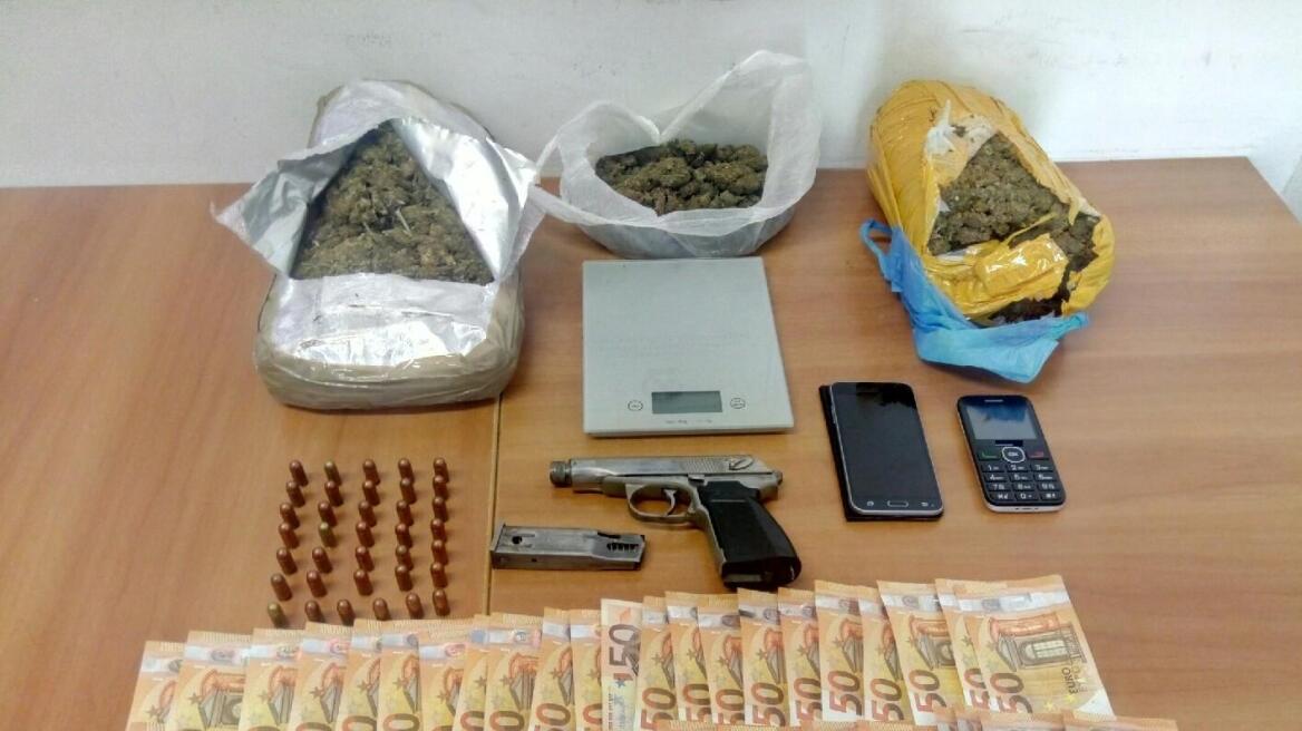 Ημαθία: Έπιασαν έμπορο ναρκωτικών με δυο κιλά χασίς και πιστόλι