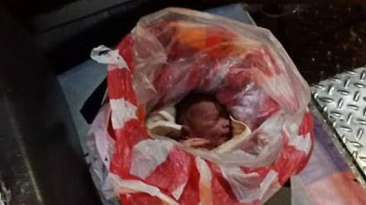 Βίντεο: Περαστικοί σώζουν νεογέννητο που εγκαταλείφθηκε τυλιγμένο σε πλαστικές σακούλες!