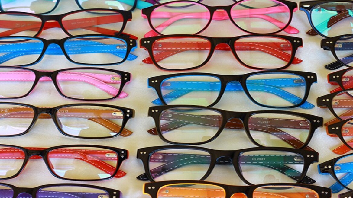 Έβρος: Θα πωλούσε χιλιάδες λαθραία… γυαλιά όρασης!