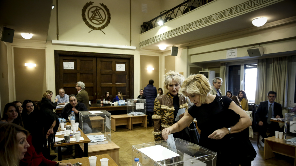 Μικρή η προσέλευση σήμερα στο εκλογικό «ντέρμπι» του Δικηγορικού Συλλόγου Αθηνών