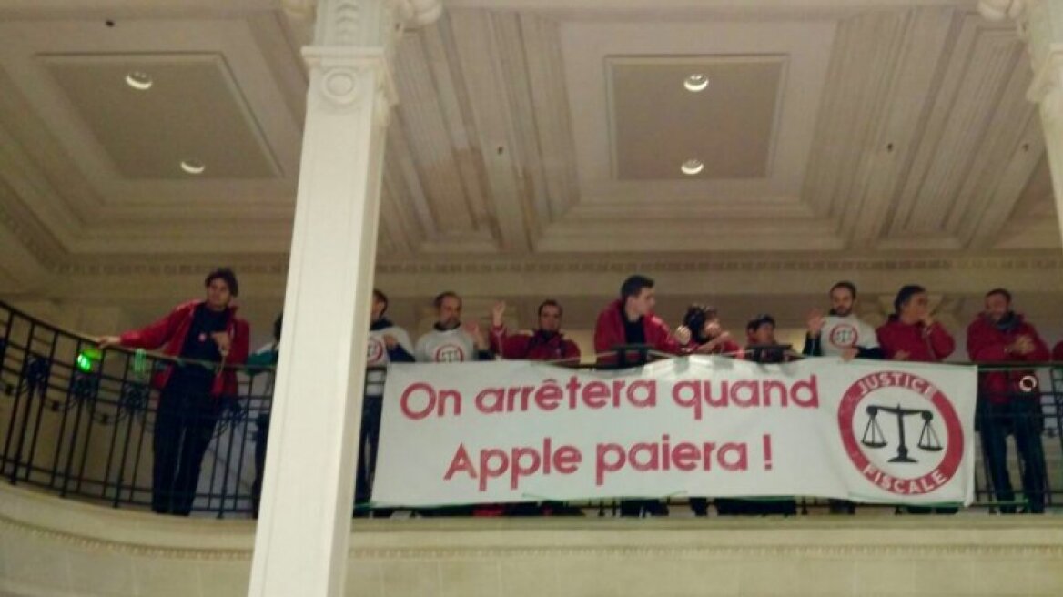 Γαλλία: Μαζικές έφοδοι ακτιβιστών σε καταστήματα της Apple