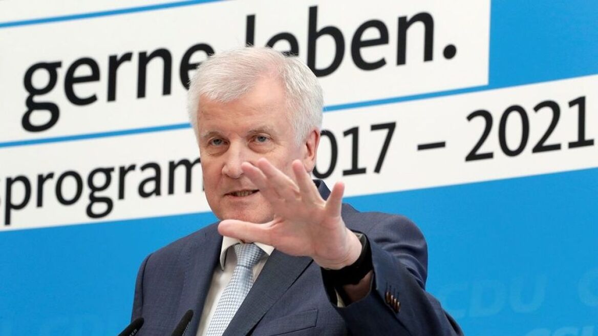 Χορστ Ζέχοφερ: Δεν θα είναι ξανά υποψήφιος για την πρωθυπουργία της Βαυαρίας
