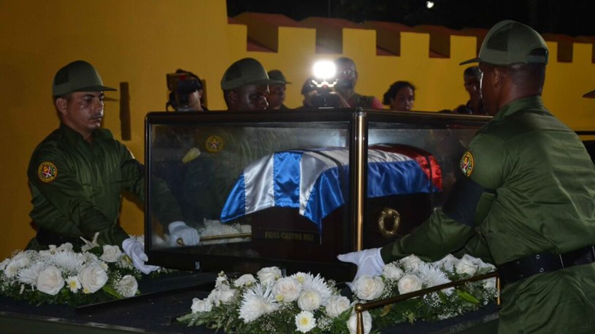 Ένα χρόνο μετά το θάνατο του Φιντέλ Κάστρο η χώρα τιμά τη μνήμη του