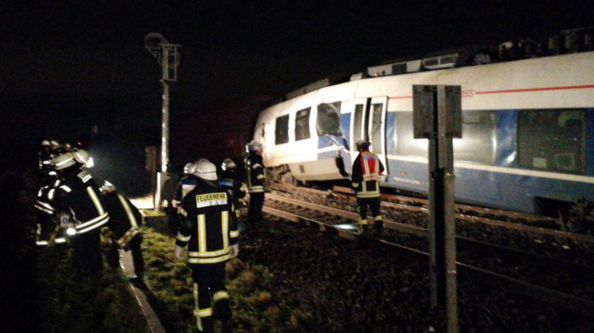 Σκηνές τρόμου στη Γερμανία: Σύγκρουση τρένων με 50 τραυματίες κοντά στο Ντίσελντορφ